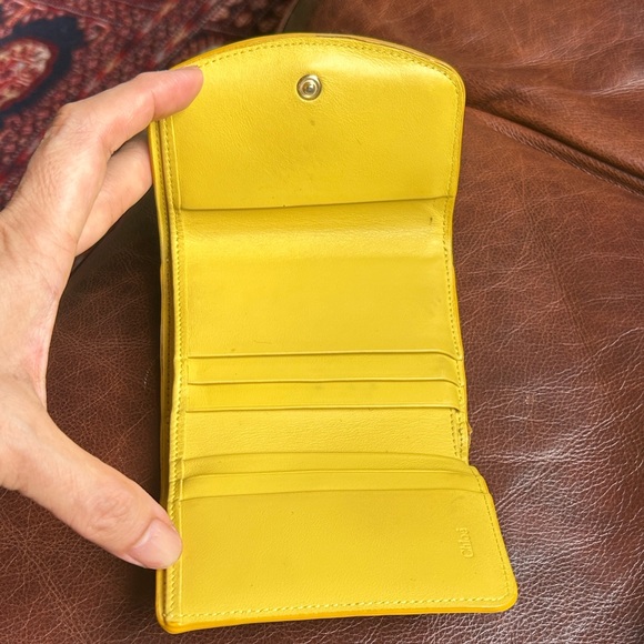 Chloe trifold Yellow Wallet with Gold C Logo - Picture 4 of 9